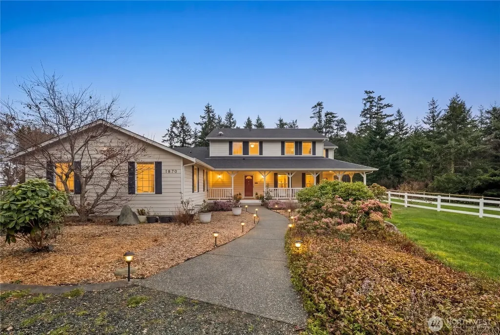 1870 W Cloud Way Oak Harbor WA 98277