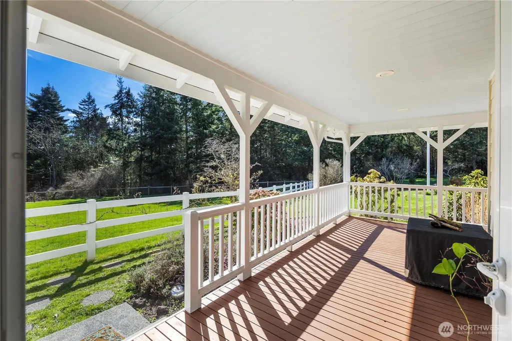 1870 W Cloud Way Oak Harbor WA 98277