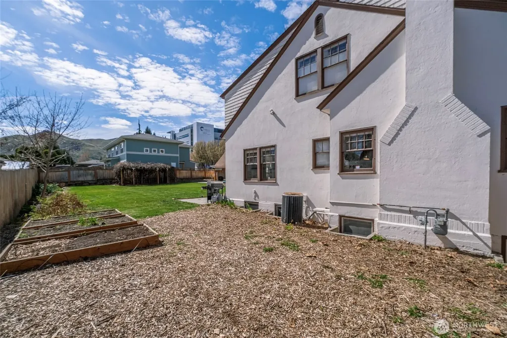 841 Red Apple Road Wenatchee WA 98801