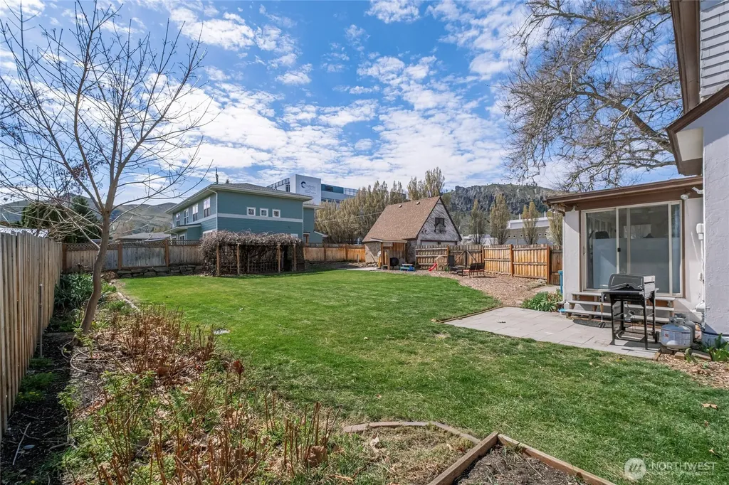 841 Red Apple Road Wenatchee WA 98801
