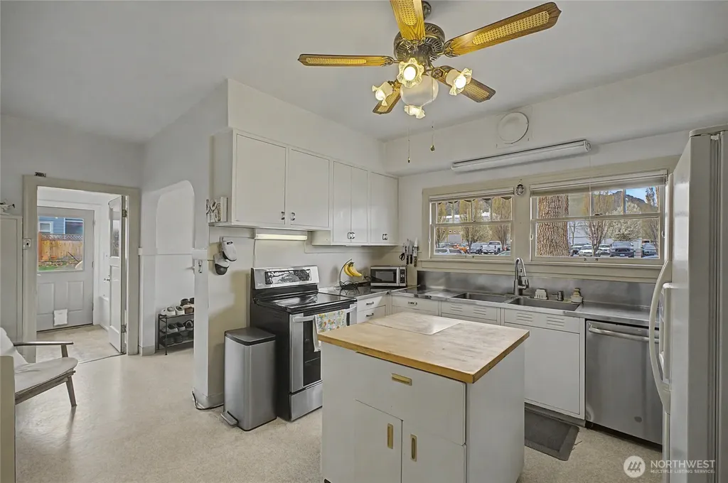 841 Red Apple Road Wenatchee WA 98801
