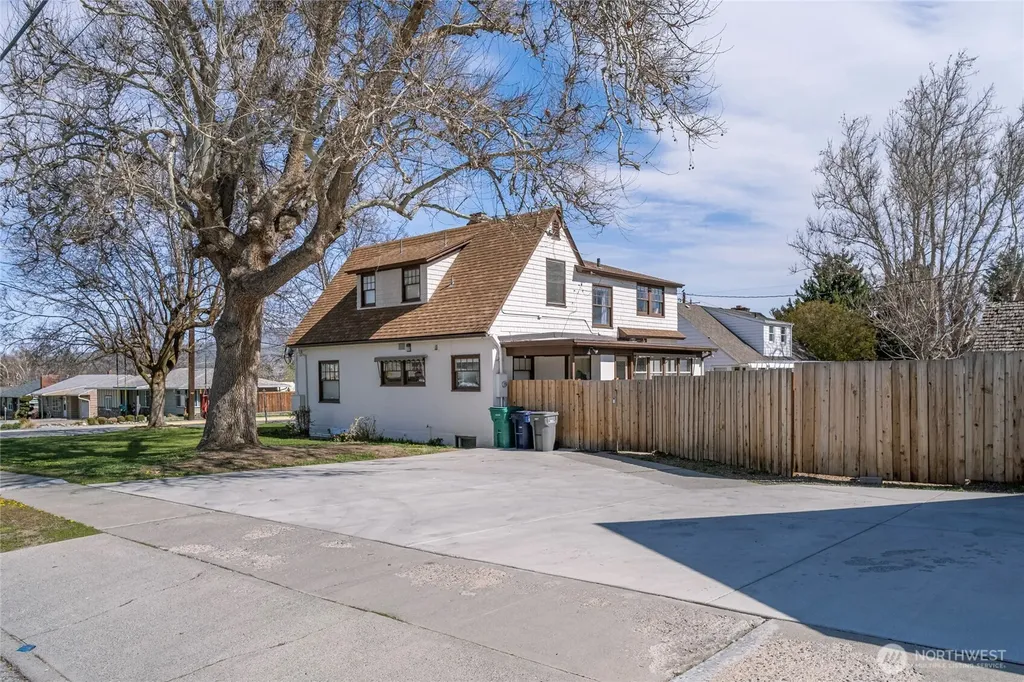 841 Red Apple Road Wenatchee WA 98801
