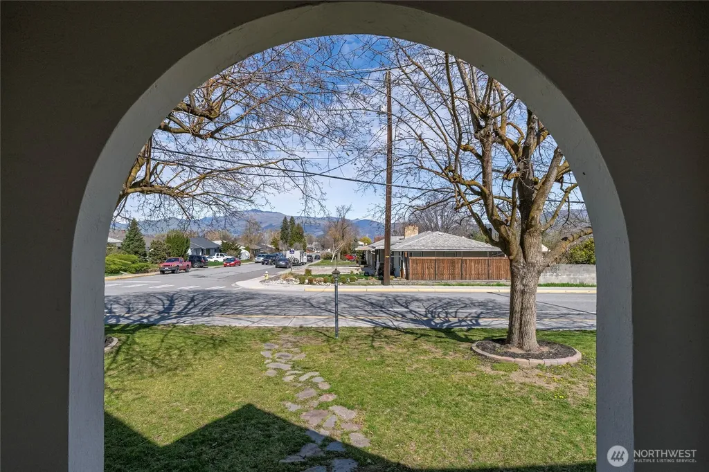 841 Red Apple Road Wenatchee WA 98801