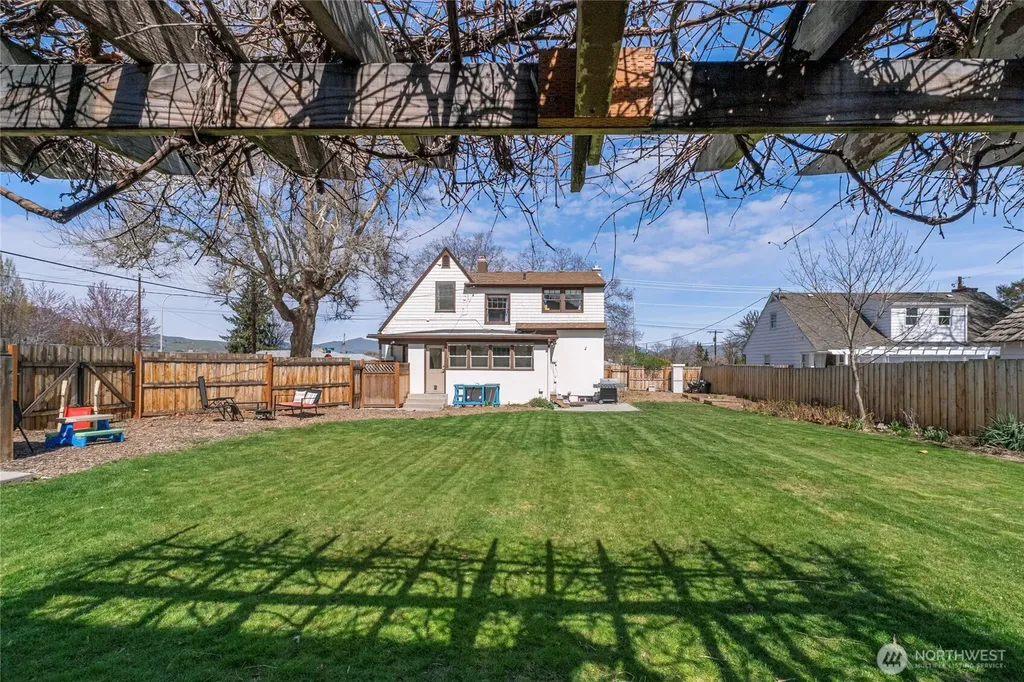 841 Red Apple Road Wenatchee WA 98801