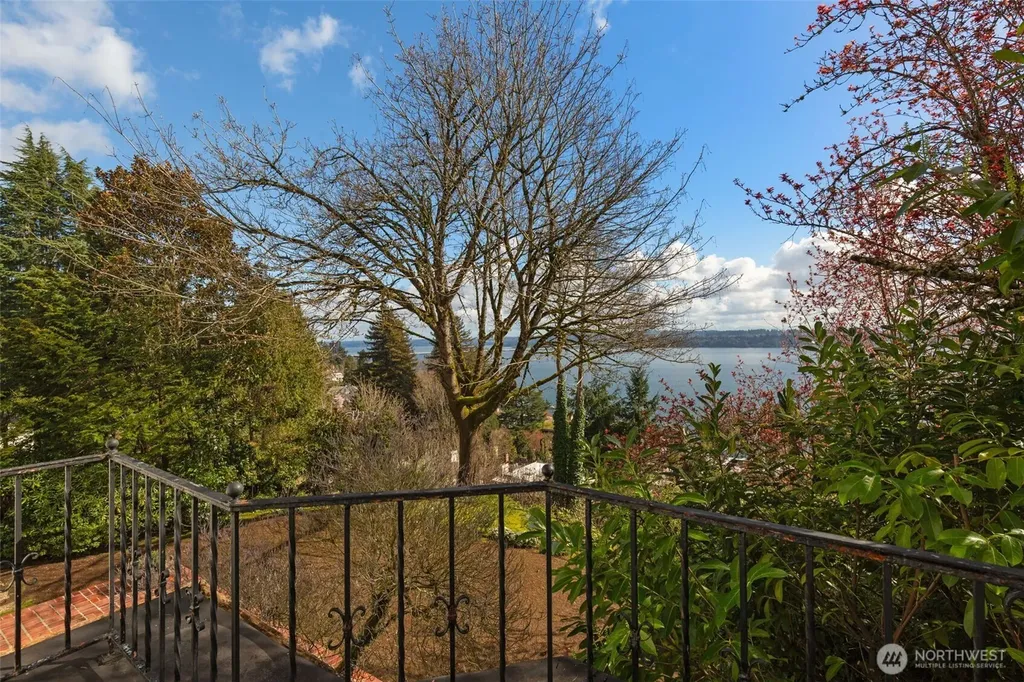 520 36th Avenue E Seattle WA 98112