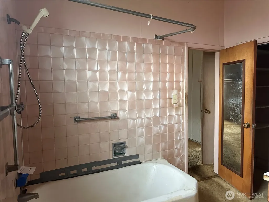 1112 4th Street Cosmopolis WA 98537