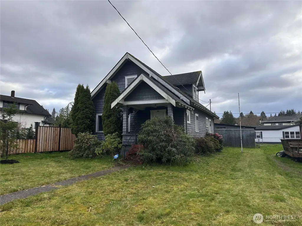 1112 4th Street Cosmopolis WA 98537