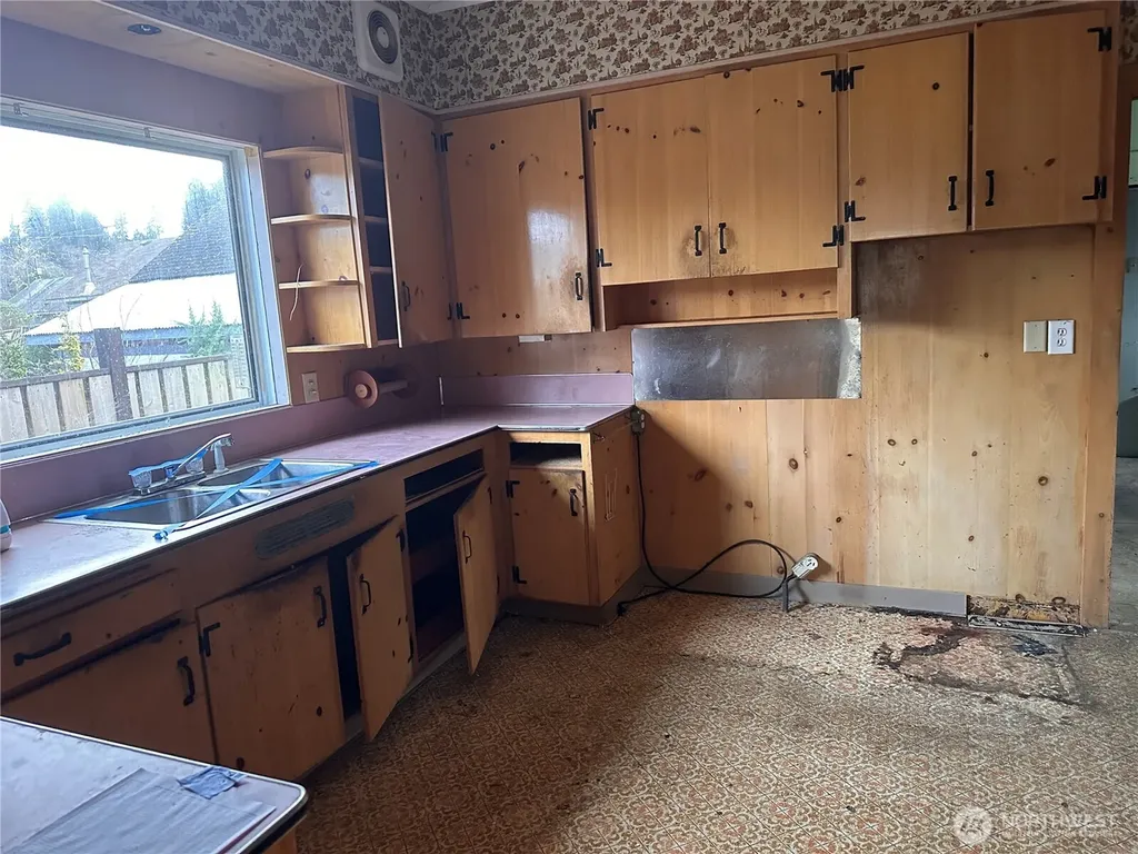 1112 4th Street Cosmopolis WA 98537