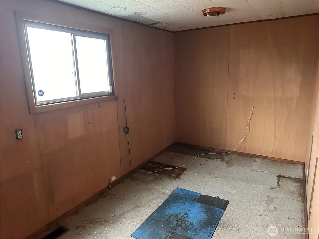 1112 4th Street Cosmopolis WA 98537