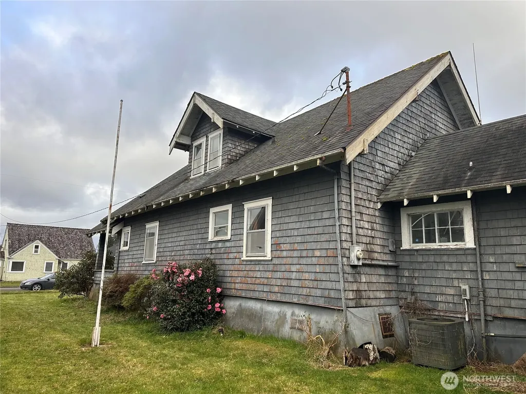 1112 4th Street Cosmopolis WA 98537