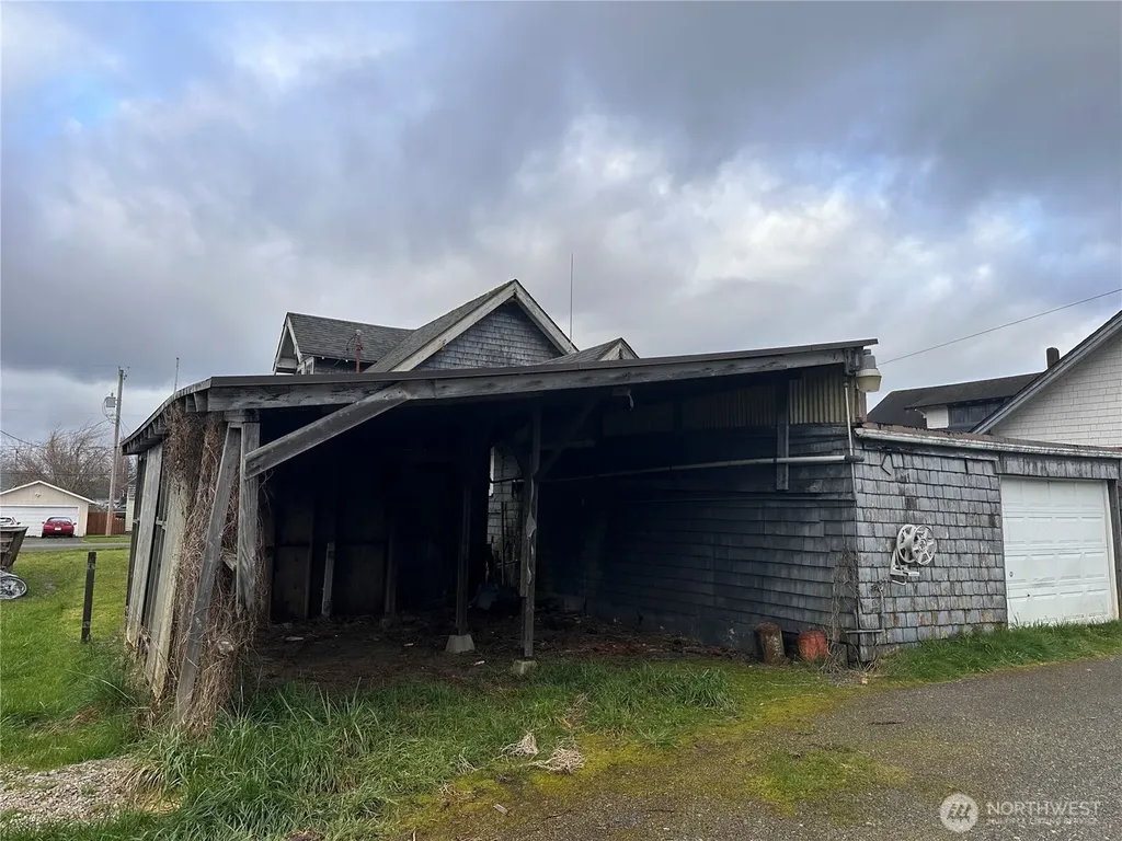 1112 4th Street Cosmopolis WA 98537