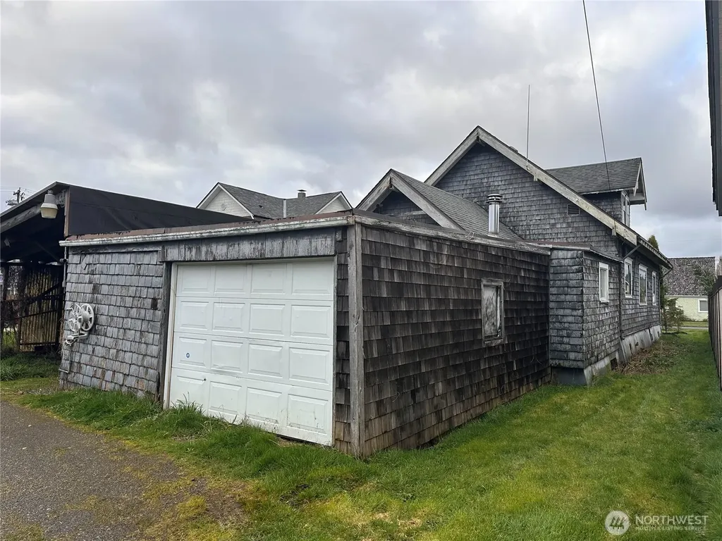 1112 4th Street Cosmopolis WA 98537