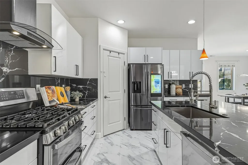 20042 94th Avenue NE Bothell WA 98011