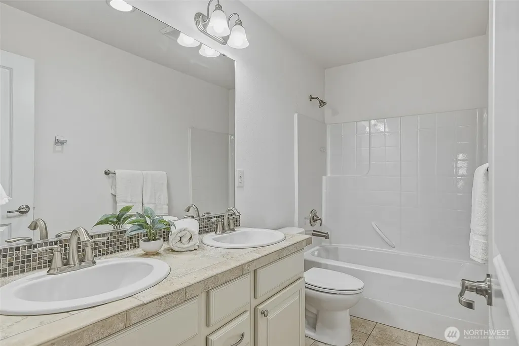 20042 94th Avenue NE Bothell WA 98011