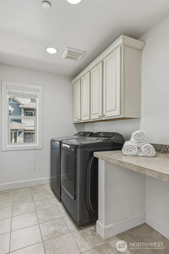 20042 94th Avenue NE Bothell WA 98011