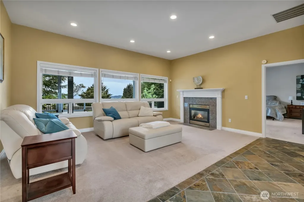 2504 5th Street NW Gig Harbor WA 98335