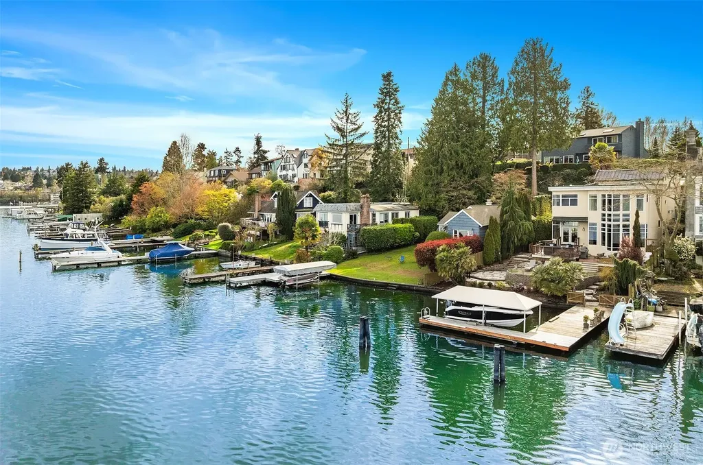 8418 Island Drive S Seattle WA 98118
