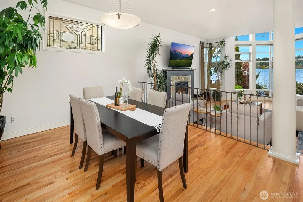 8418 Island Drive S Seattle WA 98118
