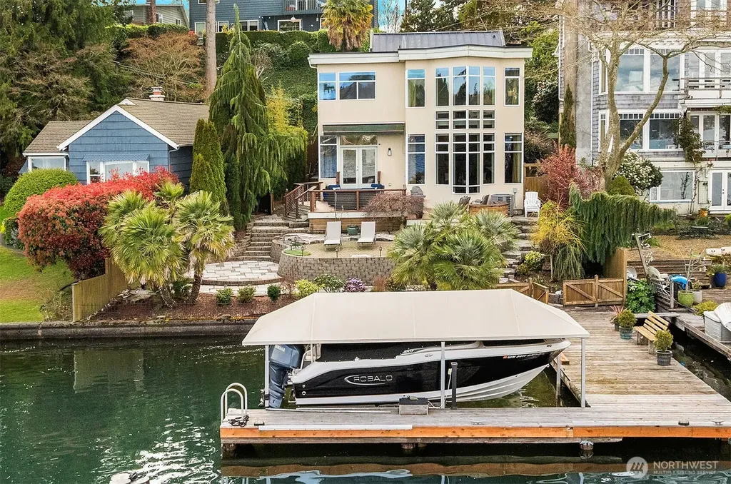 8418 Island Drive S Seattle WA 98118