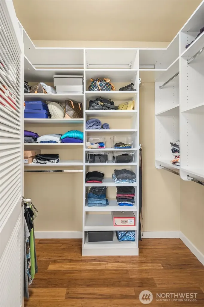 8418 Island Drive S Seattle WA 98118
