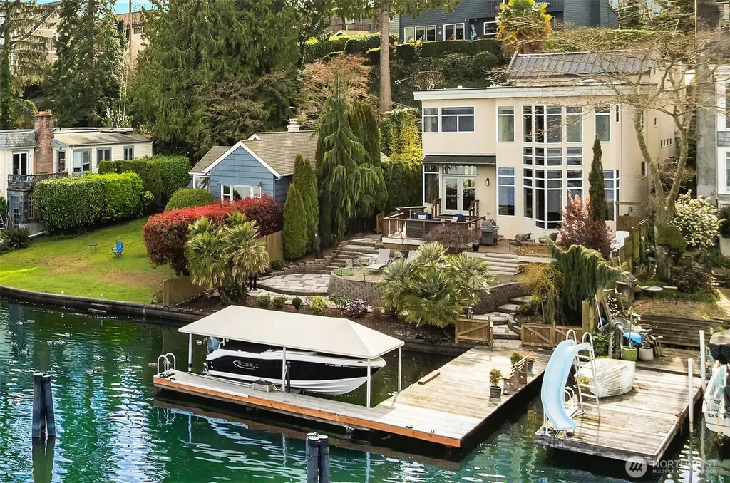 8418 Island Drive S Seattle WA 98118