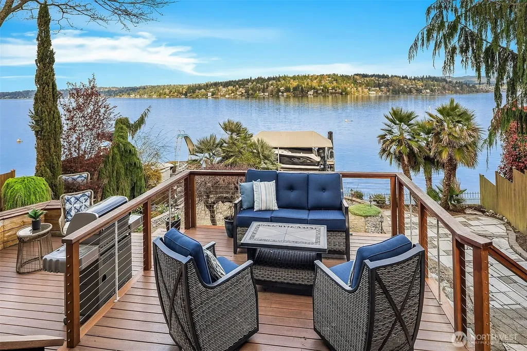 8418 Island Drive S Seattle WA 98118