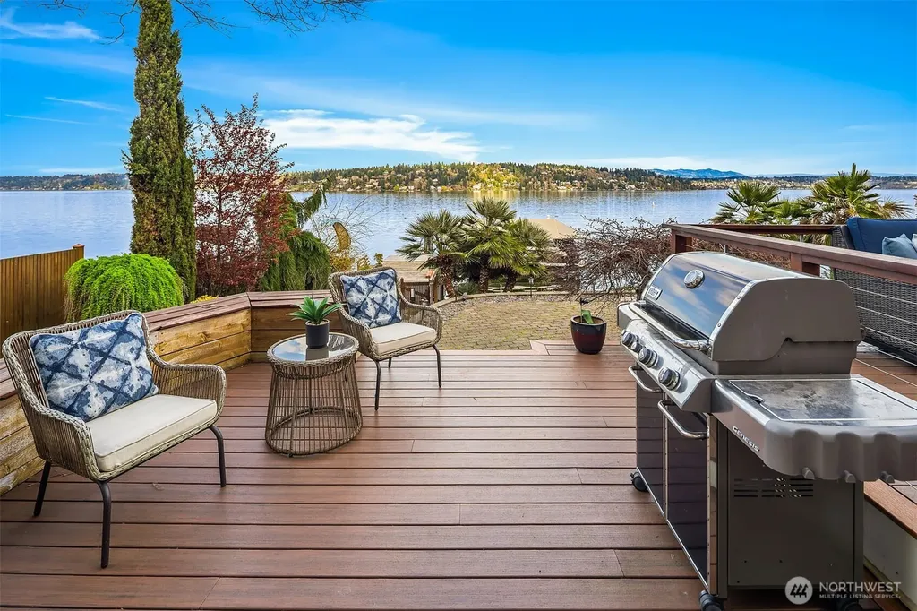 8418 Island Drive S Seattle WA 98118