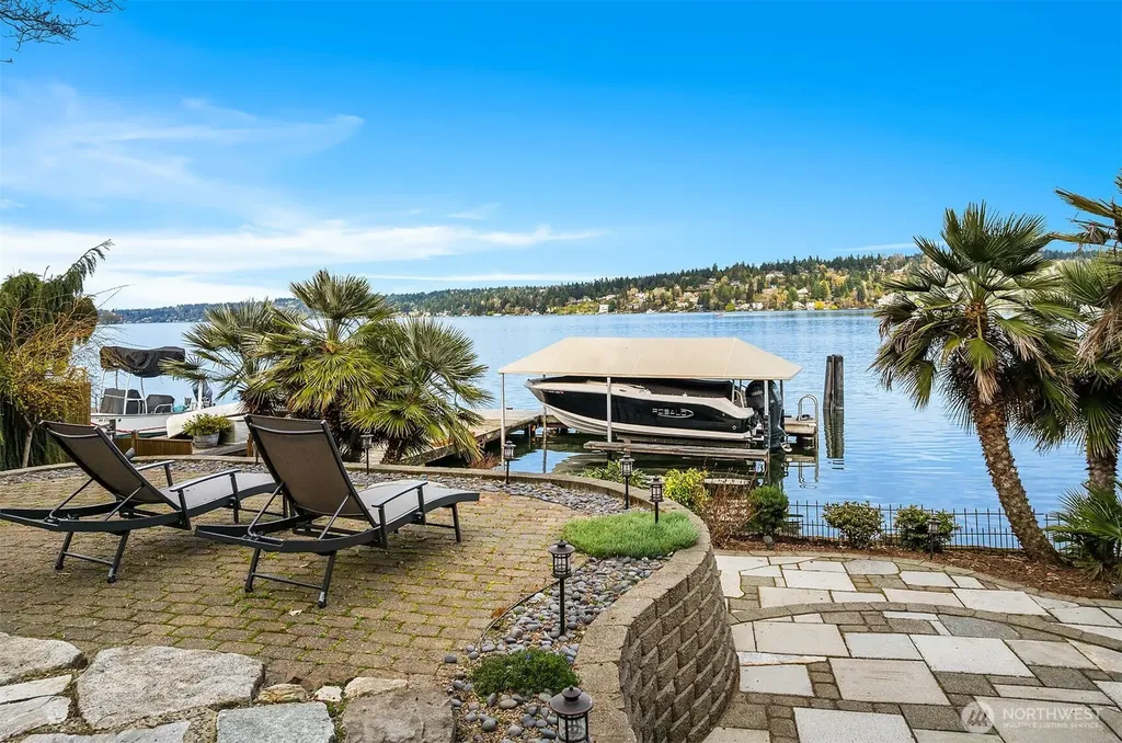 8418 Island Drive S Seattle WA 98118