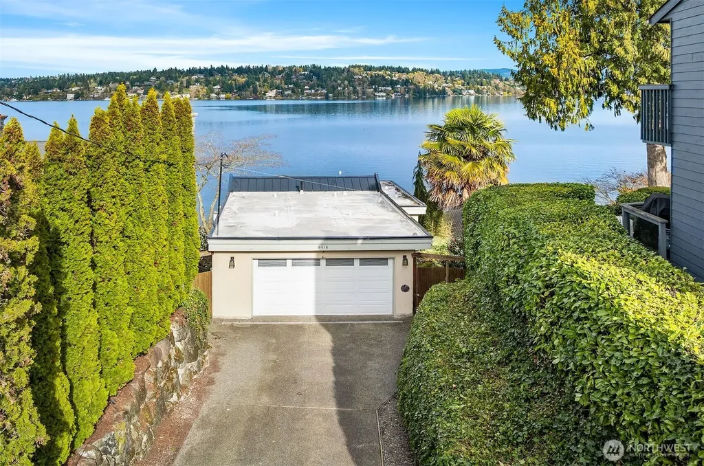 8418 Island Drive S Seattle WA 98118