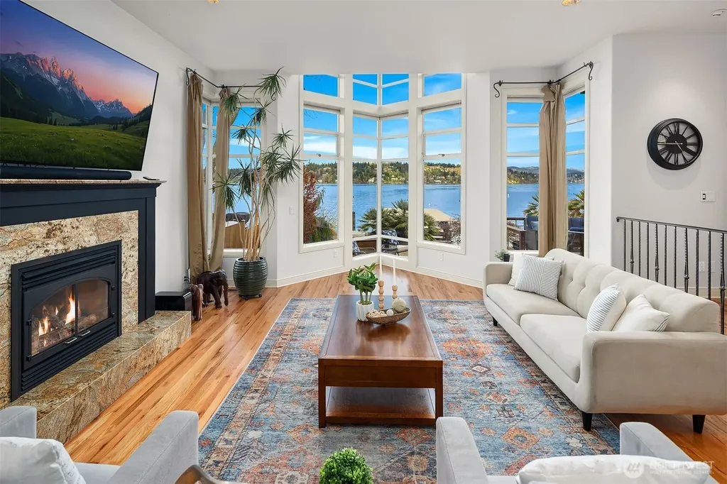 8418 Island Drive S Seattle WA 98118