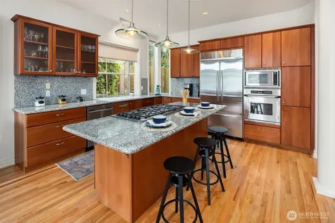8418 Island Drive S Seattle WA 98118