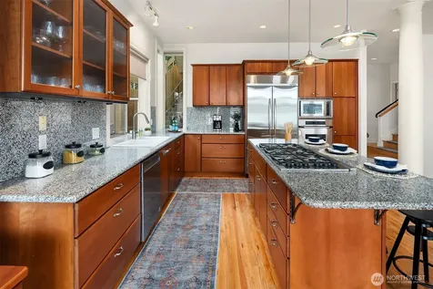8418 Island Drive S Seattle WA 98118