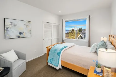 8418 Island Drive S Seattle WA 98118