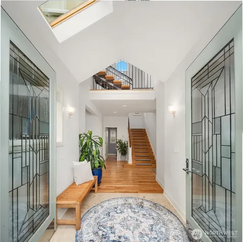 8418 Island Drive S Seattle WA 98118