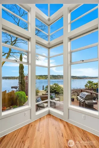 8418 Island Drive S Seattle WA 98118