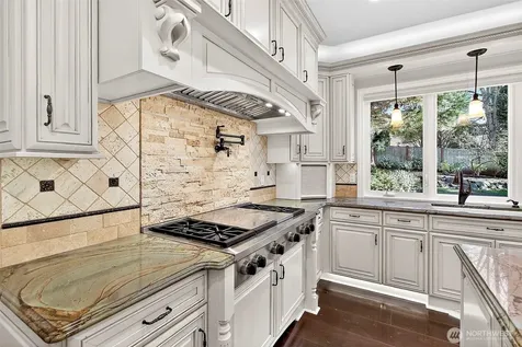 34529 5th Place SW Federal Way WA 98023