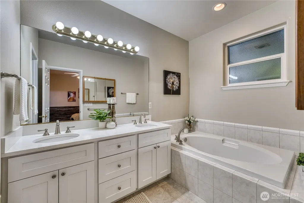 7061 SW Dunraven Lane Port Orchard WA 98367