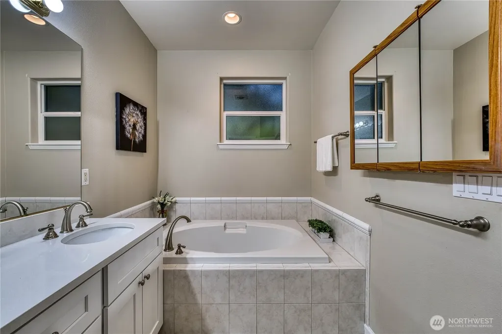 7061 SW Dunraven Lane Port Orchard WA 98367