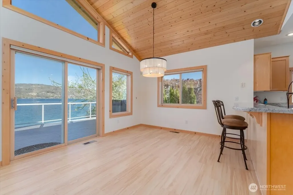 1606 S Lakeshore Road Chelan WA 98816