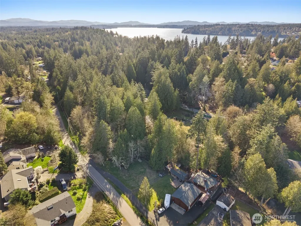 9905 Mariner Drive NW Olympia WA 98502