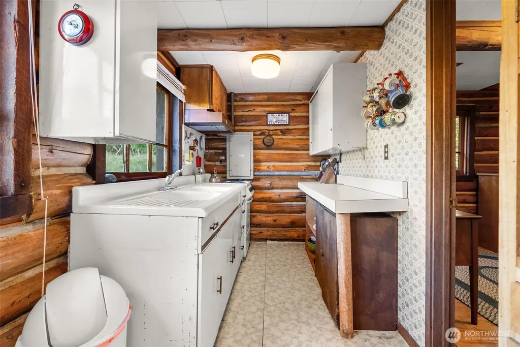 9905 Mariner Drive NW Olympia WA 98502