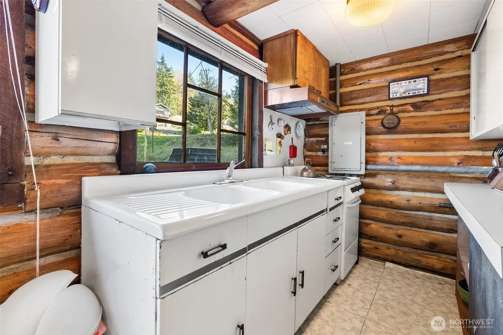 9905 Mariner Drive NW Olympia WA 98502