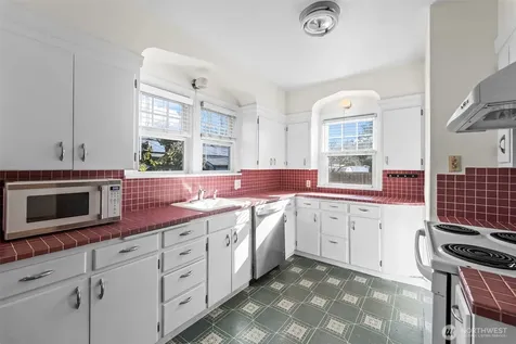 327 5th Street SW Puyallup WA 98371
