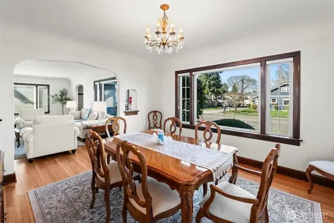 327 5th Street SW Puyallup WA 98371