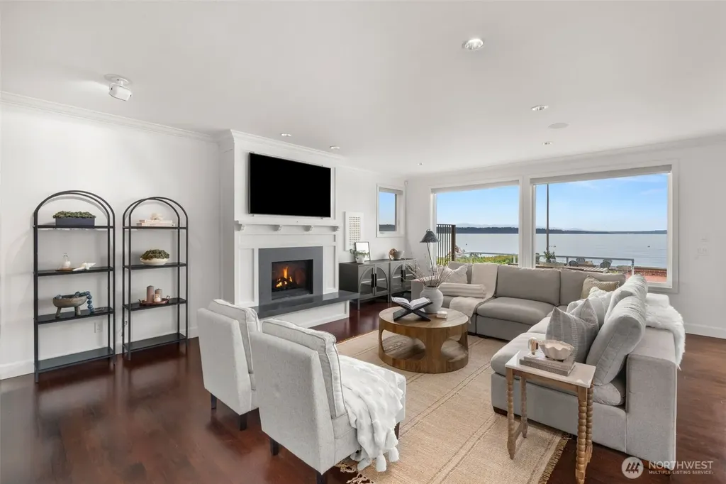 9 SW Three Tree Point Lane Burien WA 98166