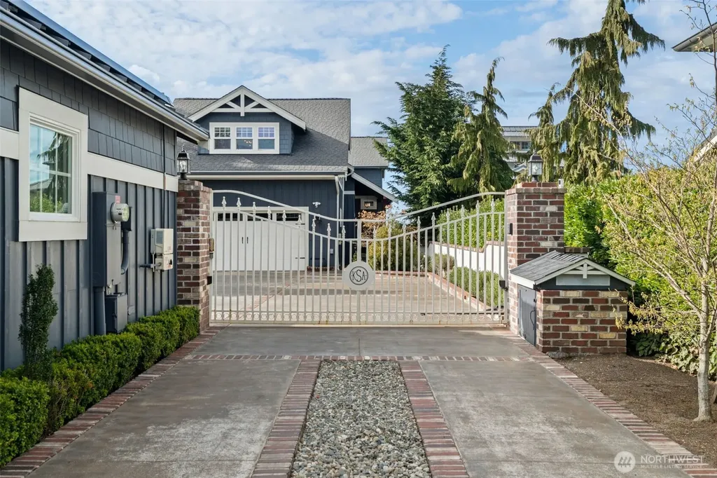 9 SW Three Tree Point Lane Burien WA 98166