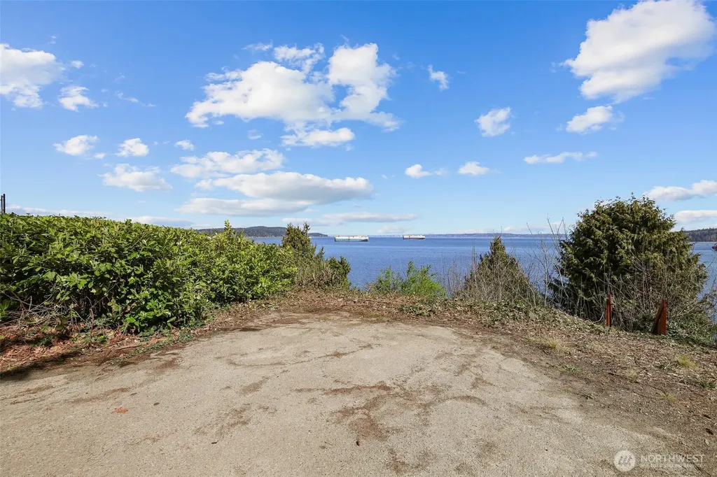 1679 Miracle Mile Drive E Port Orchard WA 98366
