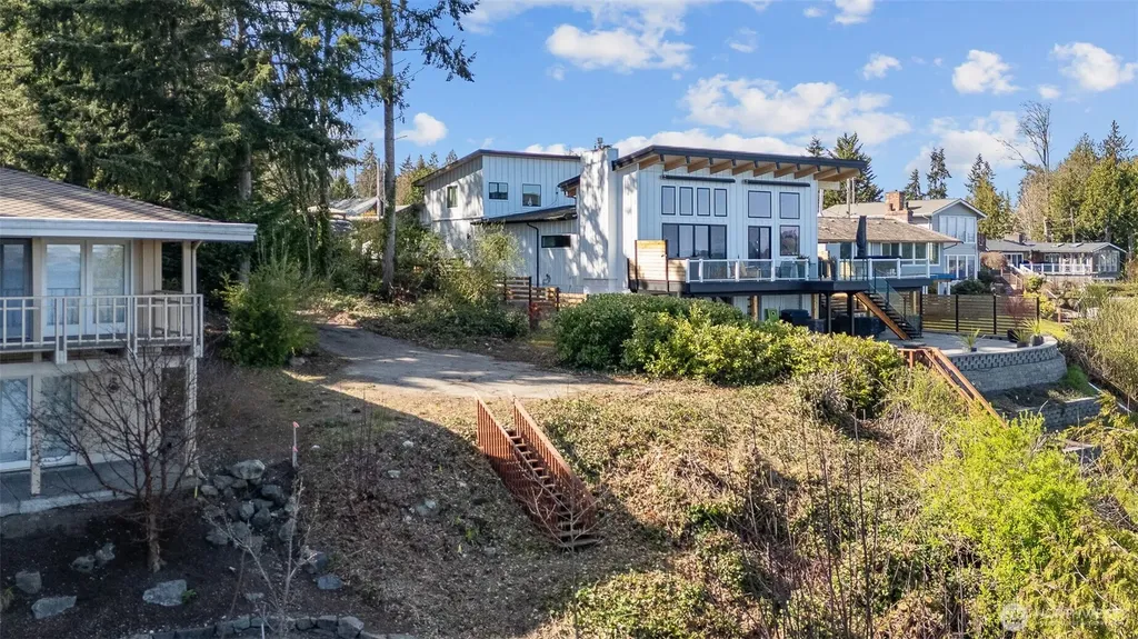 1679 Miracle Mile Drive E Port Orchard WA 98366