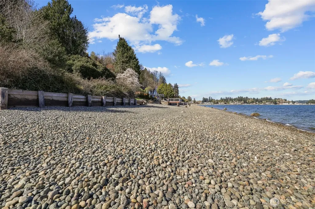 1679 Miracle Mile Drive E Port Orchard WA 98366
