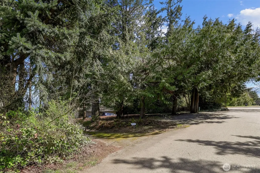 1679 Miracle Mile Drive E Port Orchard WA 98366